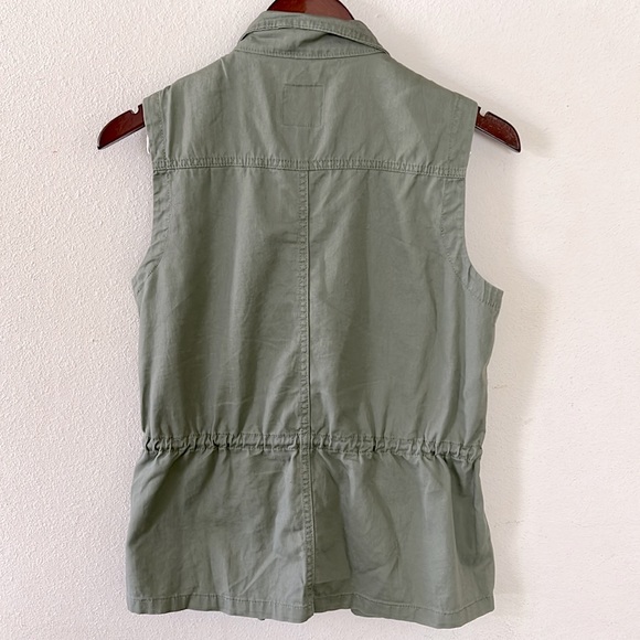 Candie's Sleeveless Vest - Picture 3 of 14